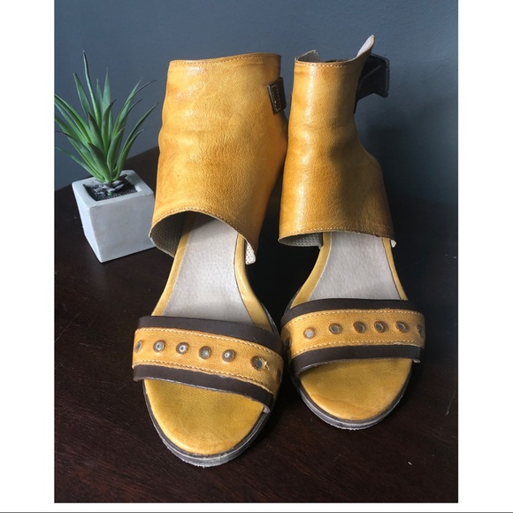 Vintage Made in Italy leather heel sandal booties - Picture 2 of 15